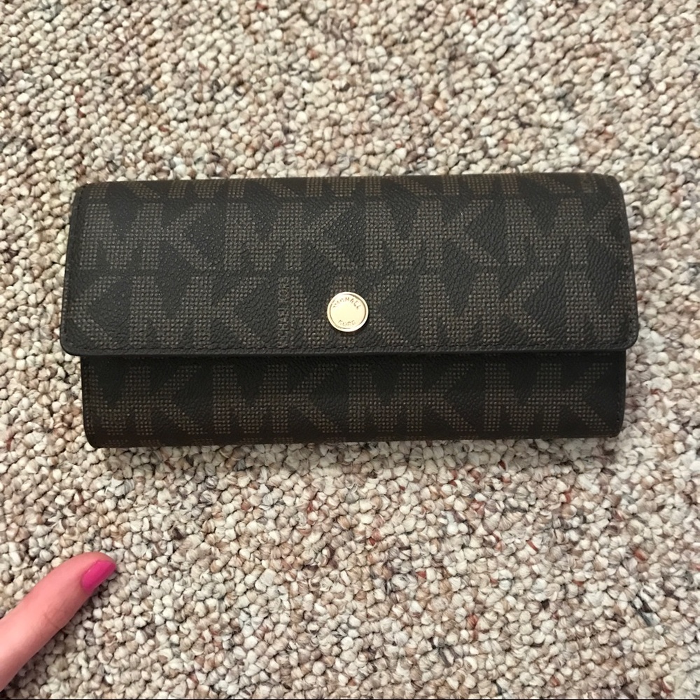 COPY - Michael kors wallet brand new
